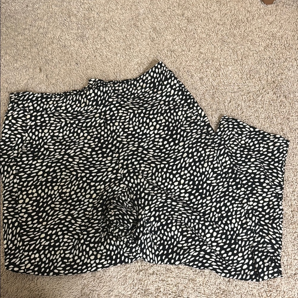 Old Navy Black and White Cropped Pants